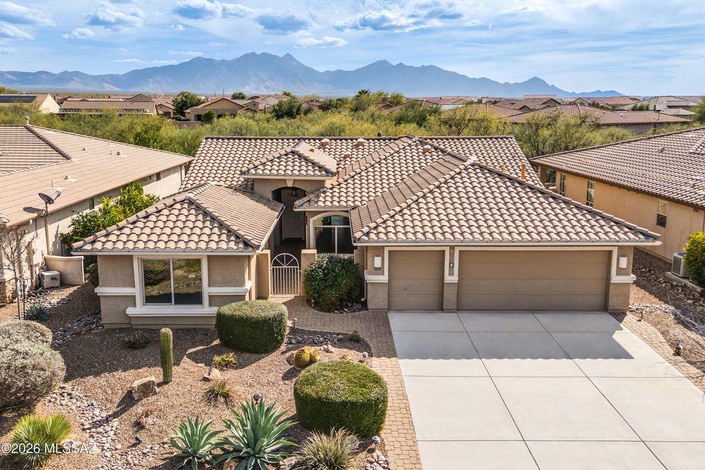 2630 E Genevieve Way, Green Valley, AZ 85614