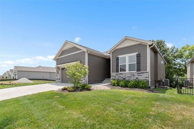 1161 SW Whitby Drive, Lee's Summit, MO 64083