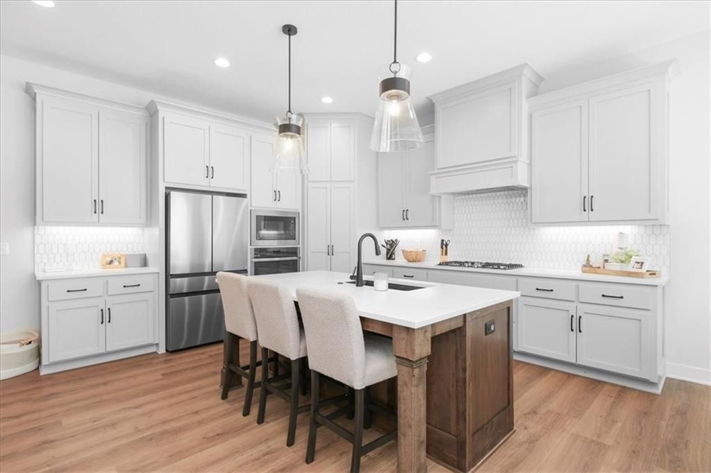 1161 SW Whitby Drive, Lee's Summit, MO 64083