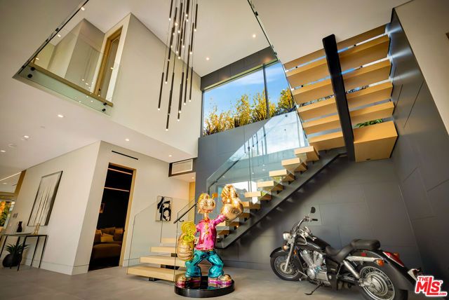 15743 Hesby Street, Encino (los Angeles), CA 91436