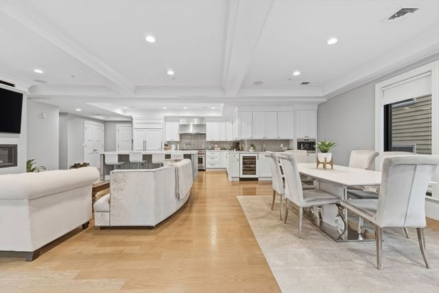 377 W 1st St 5, Boston, MA 02127