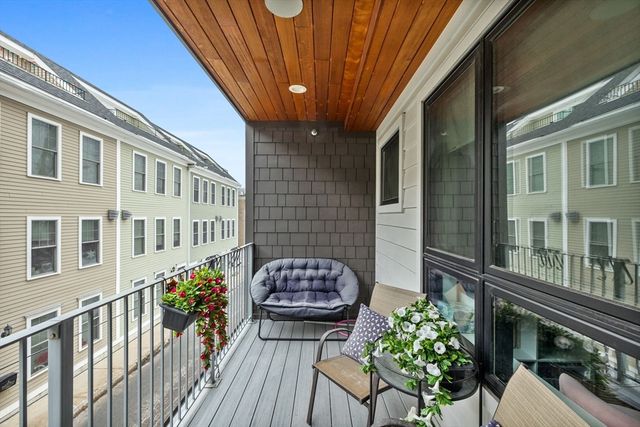 377 W 1st St 5, Boston, MA 02127