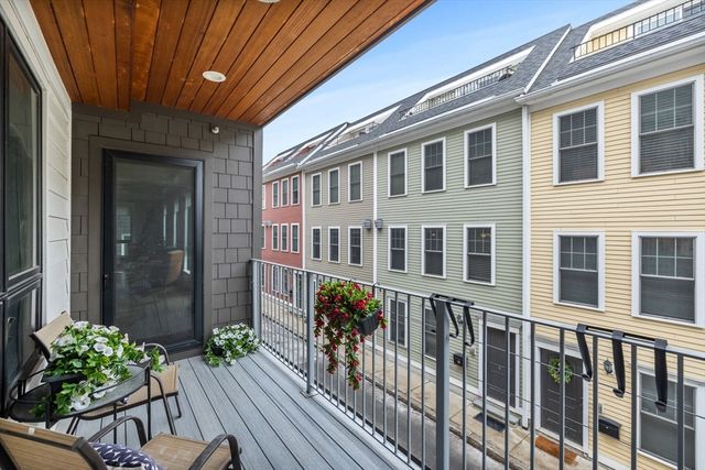 377 W 1st St 5, Boston, MA 02127