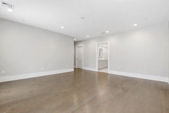 377 W 1st St 5, Boston, MA 02127