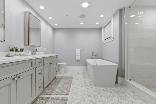 377 W 1st St 5, Boston, MA 02127