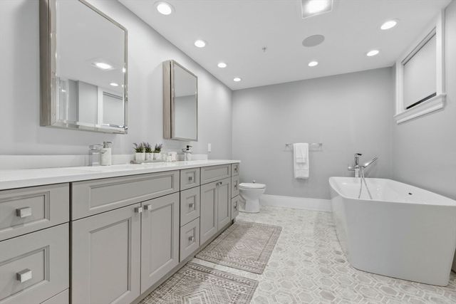 377 W 1st St 5, Boston, MA 02127