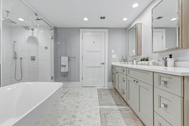 377 W 1st St 5, Boston, MA 02127