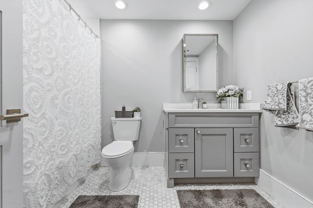 377 W 1st St 5, Boston, MA 02127