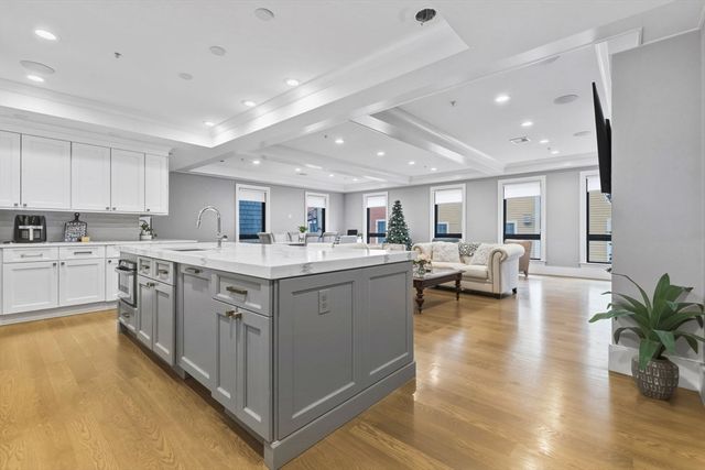 377 W 1st St 5, Boston, MA 02127