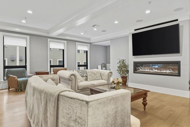 377 W 1st St 5, Boston, MA 02127