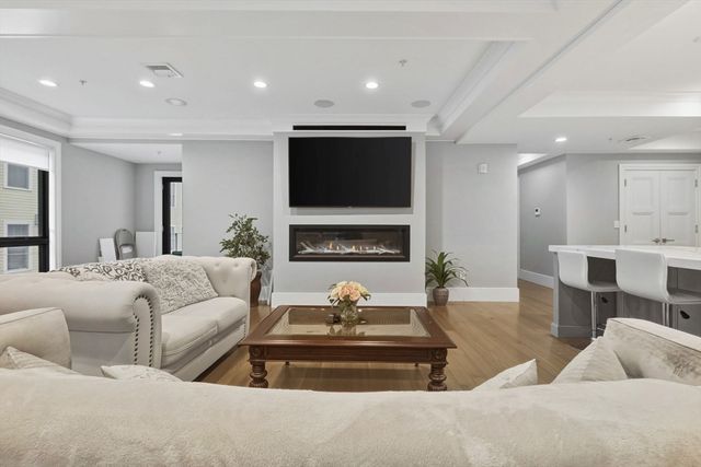 377 W 1st St 5, Boston, MA 02127