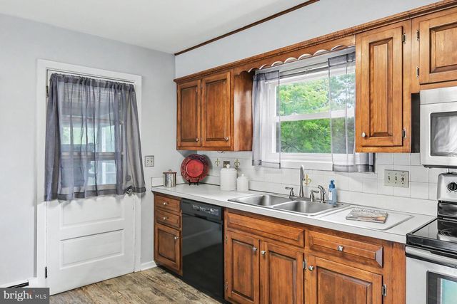 5016 IRENE DR, Harrisburg, PA 17112