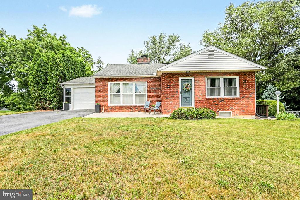 5016 IRENE DR, Harrisburg, PA 17112
