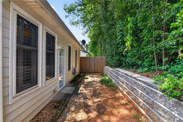 140 Victoria Way, Roswell, GA 30075
