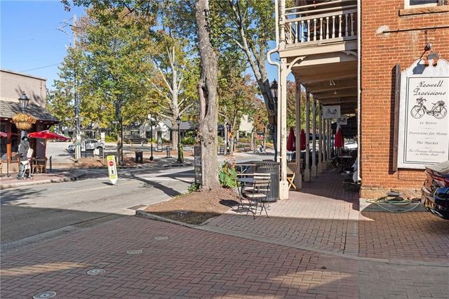 140 Victoria Way, Roswell, GA 30075