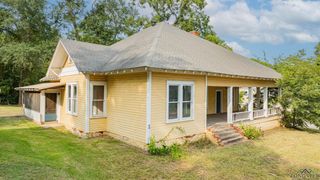 100 W Groves St, Big Sandy, TX 75755