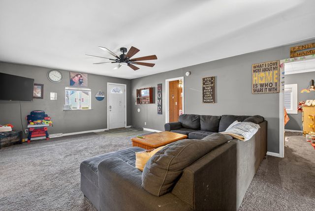 911 E Washington Street, Morris, IL 60450