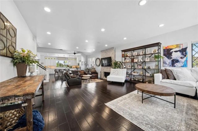 24238 Cary Court, Newhall, CA 91321