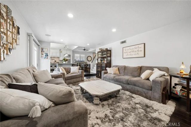 24238 Cary Court, Newhall, CA 91321
