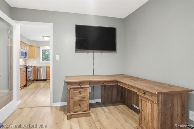 1929 Hopkins Drive, Wixom, MI 48393
