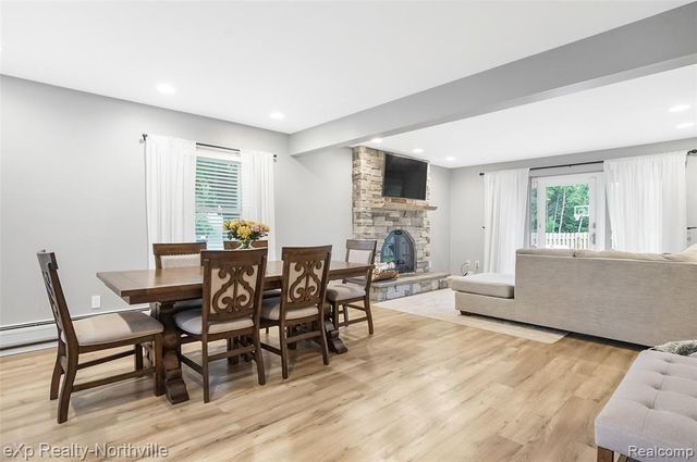 1929 Hopkins Drive, Wixom, MI 48393