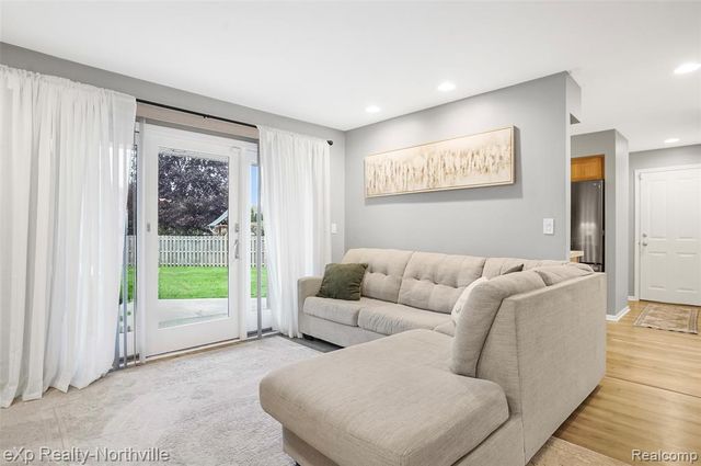 1929 Hopkins Drive, Wixom, MI 48393