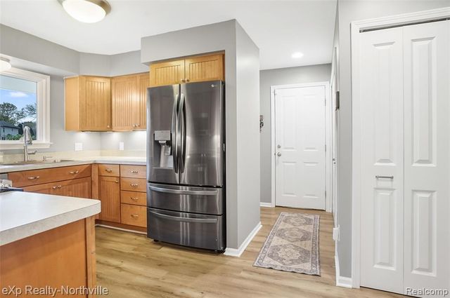 1929 Hopkins Drive, Wixom, MI 48393
