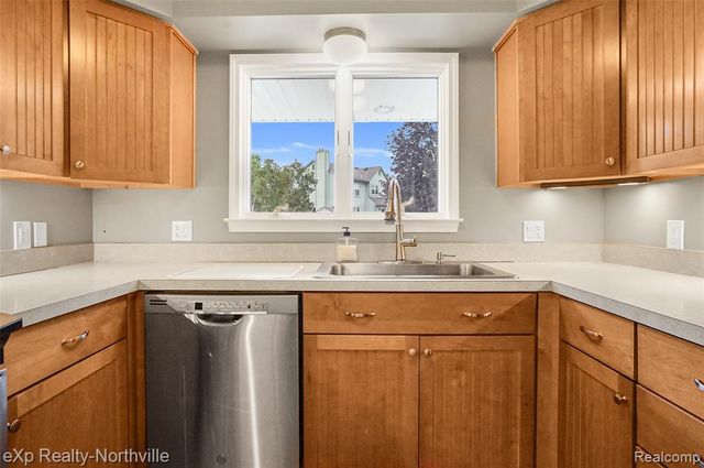 1929 Hopkins Drive, Wixom, MI 48393