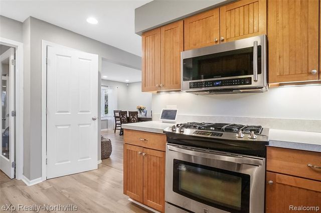 1929 Hopkins Drive, Wixom, MI 48393