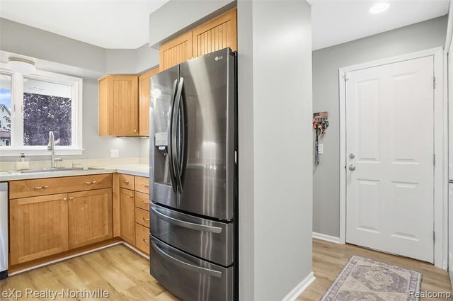 1929 Hopkins Drive, Wixom, MI 48393
