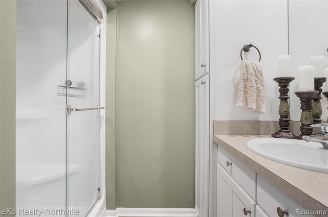 1929 Hopkins Drive, Wixom, MI 48393