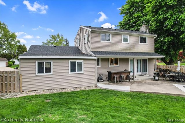 1929 Hopkins Drive, Wixom, MI 48393