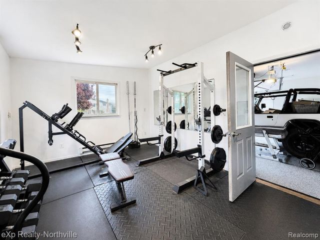 1929 Hopkins Drive, Wixom, MI 48393