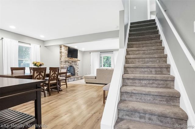 1929 Hopkins Drive, Wixom, MI 48393