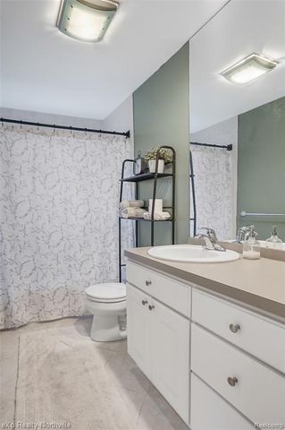 1929 Hopkins Drive, Wixom, MI 48393