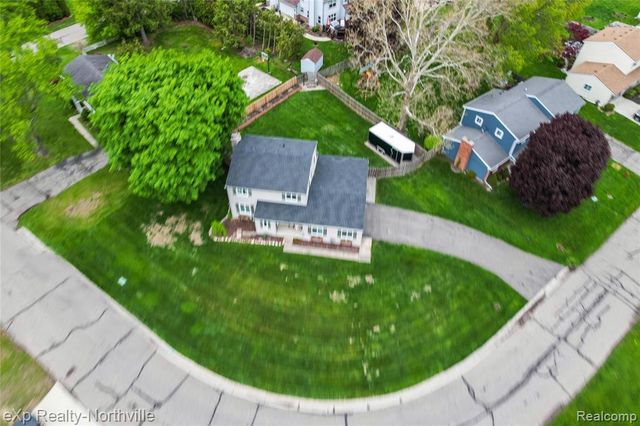 1929 Hopkins Drive, Wixom, MI 48393