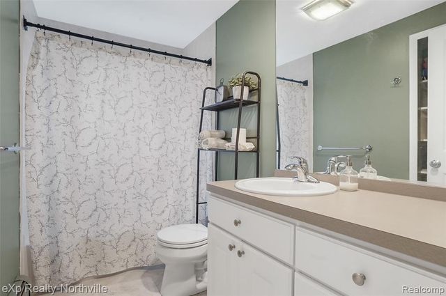 1929 Hopkins Drive, Wixom, MI 48393