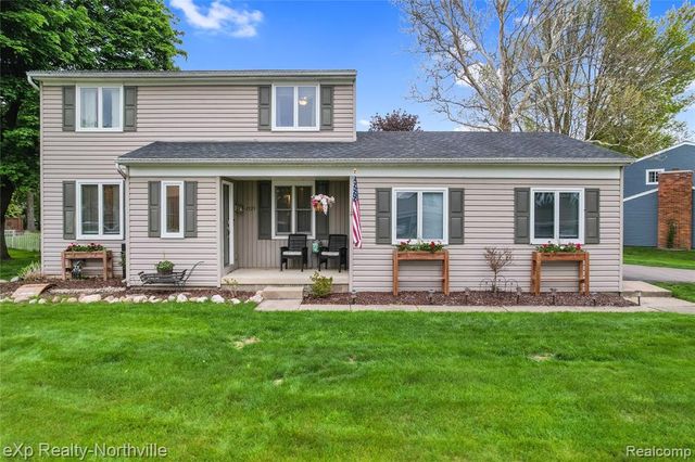 1929 Hopkins Drive, Wixom, MI 48393