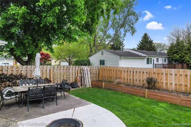 1929 Hopkins Drive, Wixom, MI 48393