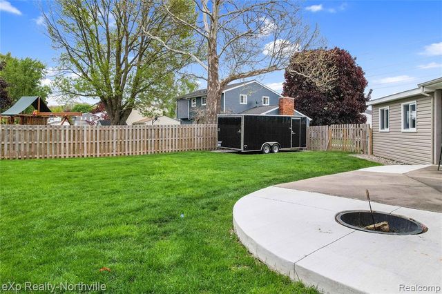 1929 Hopkins Drive, Wixom, MI 48393