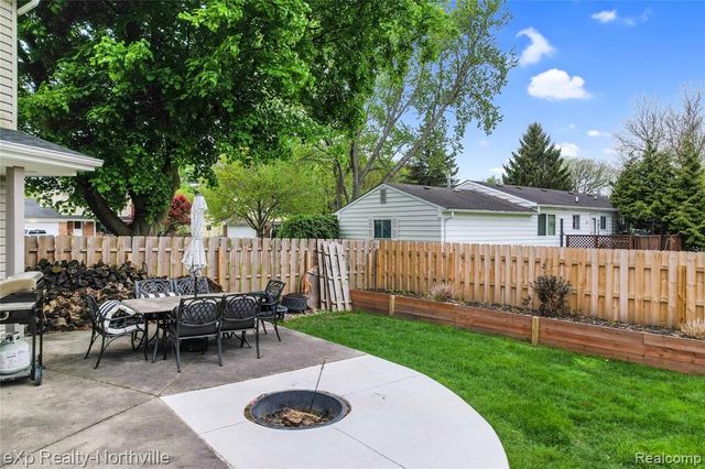 1929 Hopkins Drive, Wixom, MI 48393