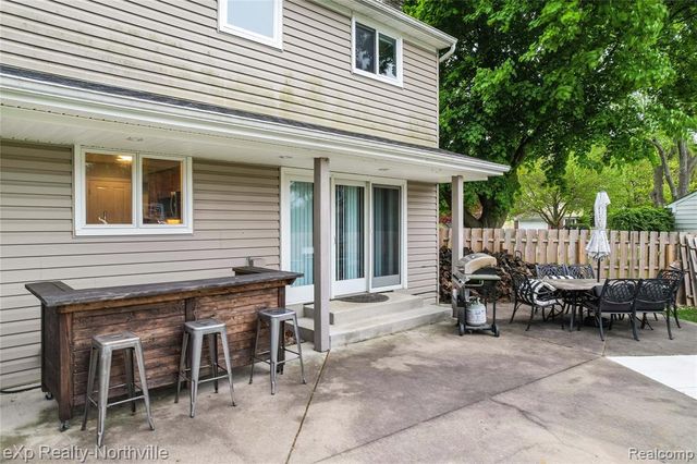 1929 Hopkins Drive, Wixom, MI 48393