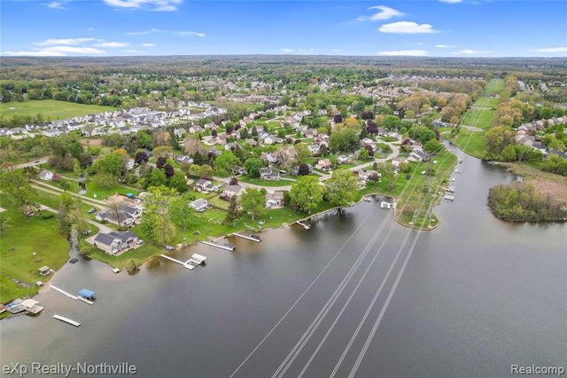 1929 Hopkins Drive, Wixom, MI 48393