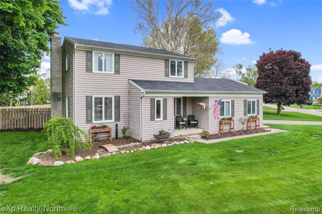 1929 Hopkins Drive, Wixom, MI 48393