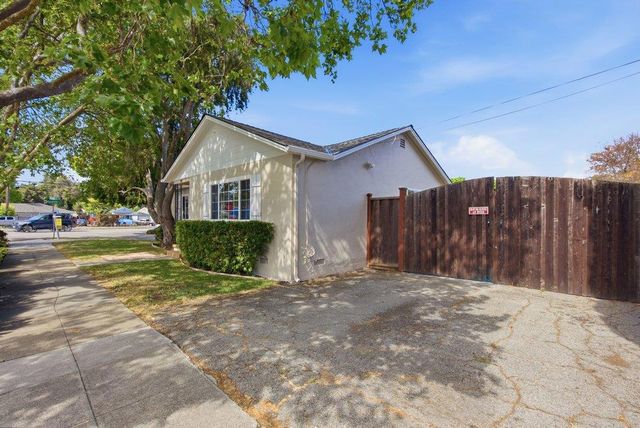 901 Fifteenth Avenue, Redwood City, CA 94063