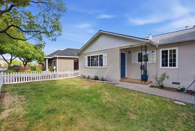 901 Fifteenth Avenue, Redwood City, CA 94063
