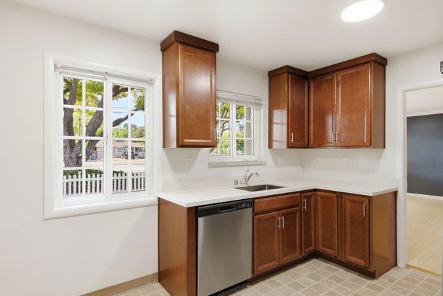 901 Fifteenth Avenue, Redwood City, CA 94063