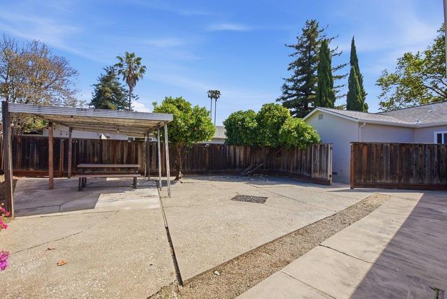 901 Fifteenth Avenue, Redwood City, CA 94063