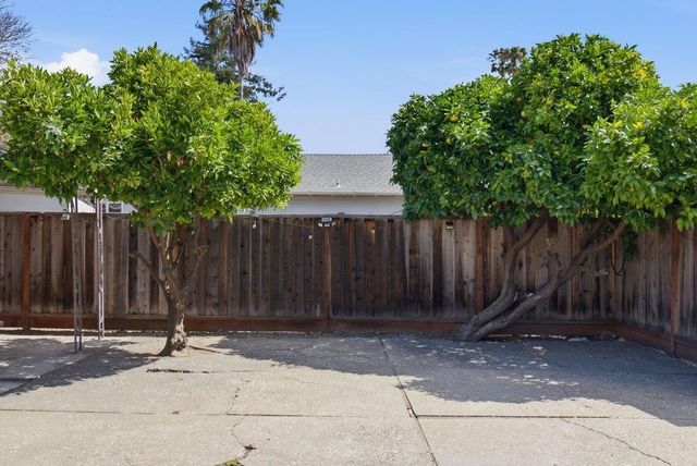 901 Fifteenth Avenue, Redwood City, CA 94063