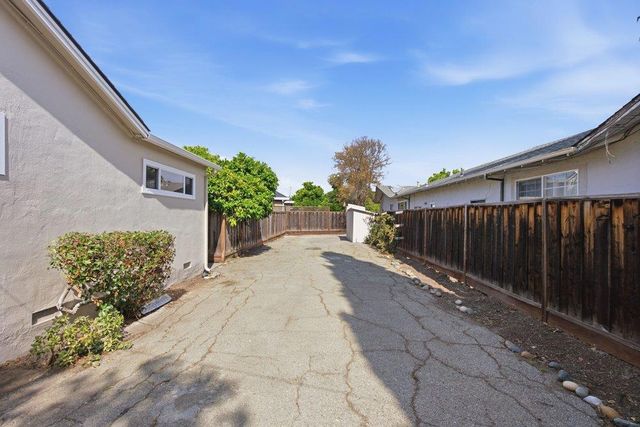 901 Fifteenth Avenue, Redwood City, CA 94063